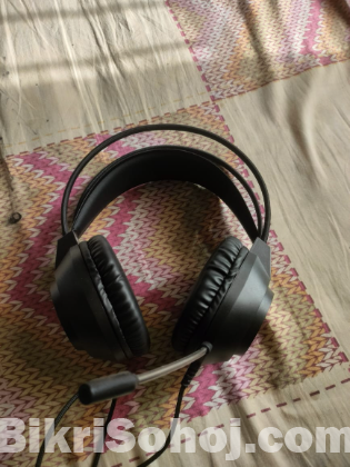BRAND NEW PC / MOBILE HEADPHONE.